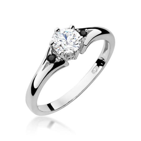 Pierścionek W076 Biały Szafir 0,60ct białe złoto